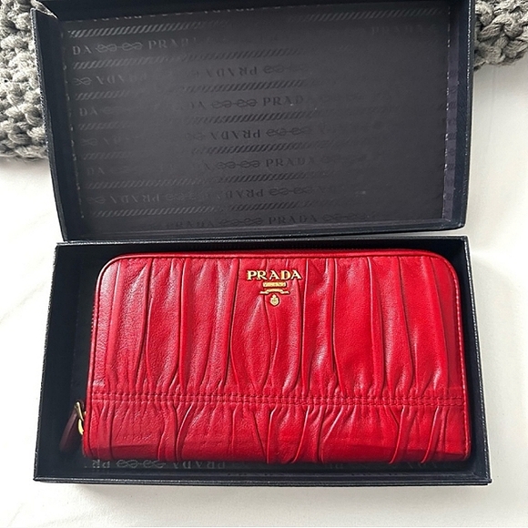 PRADA AUTHENTIC NAPPA GAUFRE ZIP AROUND LEATHER WALLET W/BOX & COA EUC - Picture 9 of 11